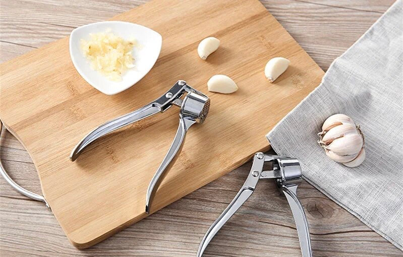 Garlic Press, Grinder, Meat Grinder, Kitchen Stainless Steel Garlic Crusher, Press, Manual Crushing and Grinding Tool