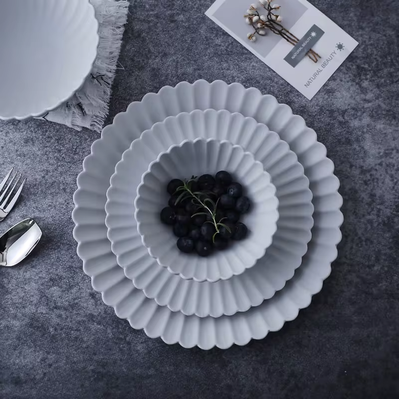 Emori Daisy Dinnerware