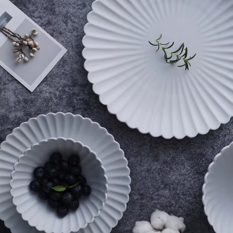 Emori Daisy Dinnerware