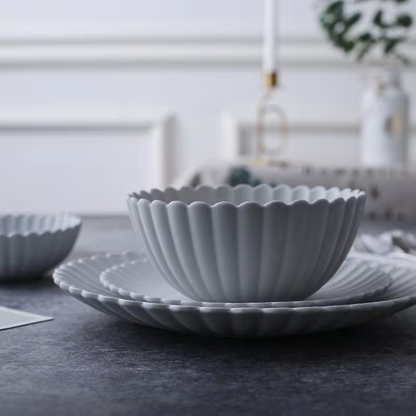 Emori Daisy Dinnerware