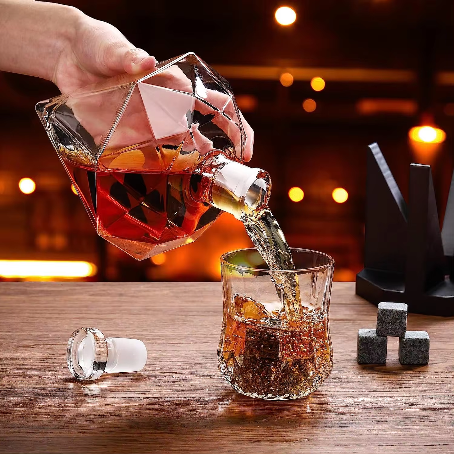 850ml Whiskey Decanter glass diamond wine bottle with Wooden Holder Airtight Stopper Suitable for all kinds of alcohol Gift