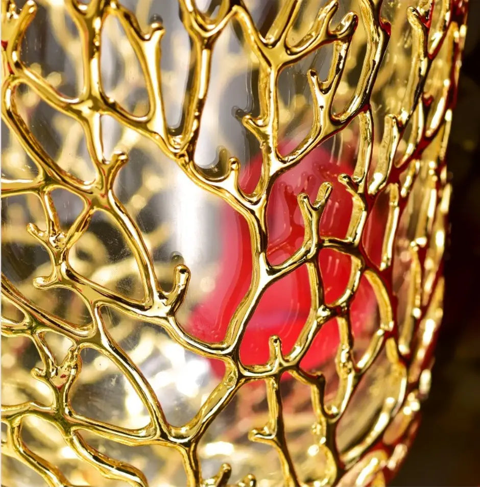 مزهرية زجاجية ذهبية من الأقصر